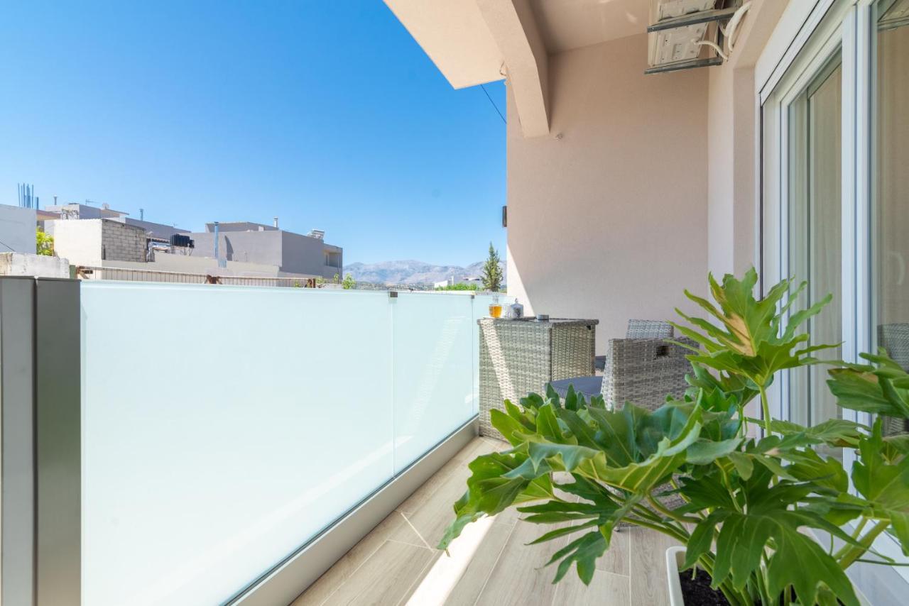 Sophia'S Comfortable Home With A Private Backyard Gazi Exterior photo